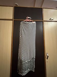 Stylish Black &amp; White Zigzag Skirt