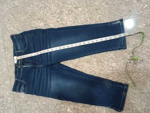 Classic Mid Wash Straight Leg capri Jeans