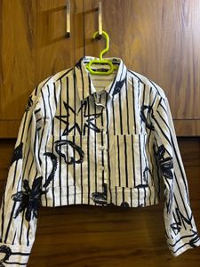 grapic crop shirt
