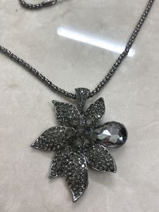 Sparkling Flower Pendant Necklace