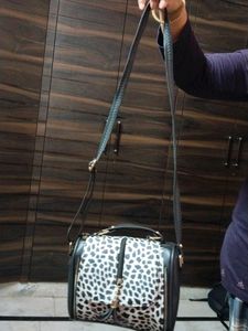 Black And White Sling Bag ❤️
