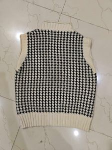 Houndstooth Knit Sweater Vest