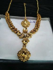 ✨Elegant Gold Necklace with Maang Tikka