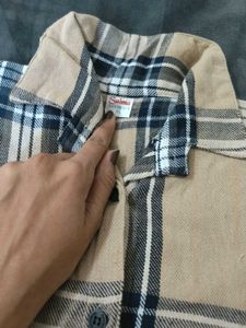 Checkered Beige Women's Cropped Shirt For Winter😍
