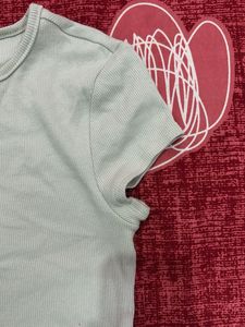 H&amp;M cropped beige top