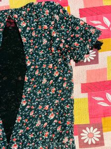 Chic Floral Print Top with Lace Trim