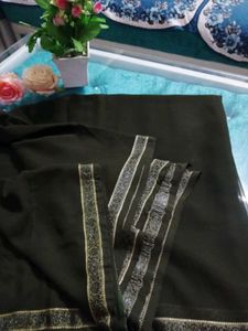 💚Elegant Dark Green Saree with Contrast Blouse💚