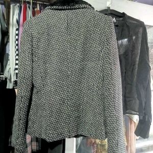 Chic Textured Blazer with Fur Collar
