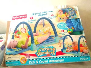 Fisher-Price Ocean Wonders Kick & Crawl Aquarium