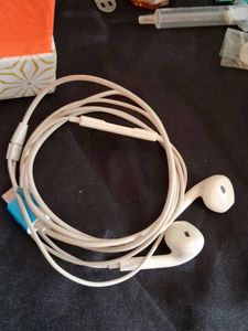 type c earbud