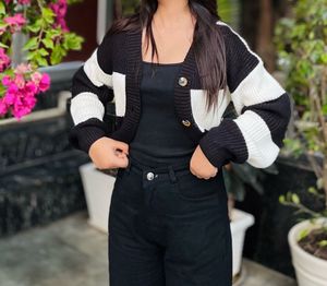 Stylish Black &amp; White Cardigan