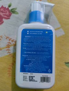 The Derma Co Cleanser and sunscreen