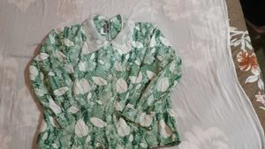 Green Floral Print Collared Top