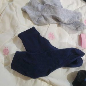 5 pair of socks ad two handkerchief, sneaker