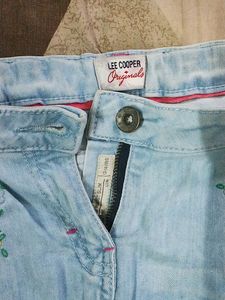 Knee Length Capri Jeans For Girls