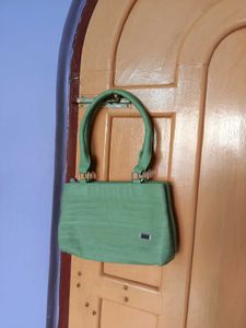 Green Handbag - Stylish and Versatile