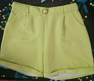 super vibrant Peppermint top with shorts