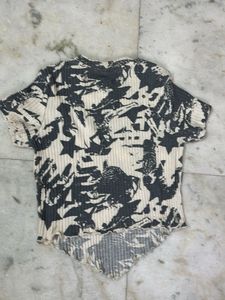 Graphic Print Ribbed Cropped Top