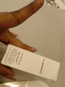 Laura Mercier Compact