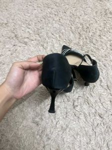 Elegant Black Heels with Rhinestone Embellishment