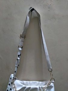 ✨ Elegant White Shoulder Bag ✨