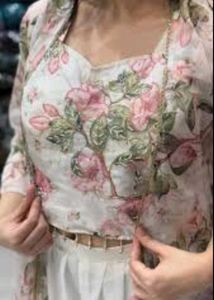 Elegant Floral Kurta Set with Shrugo