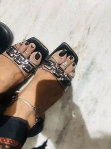 Chic Chain Detail Slides