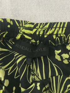 Kendall + Kylie Tropical Shorts | Size