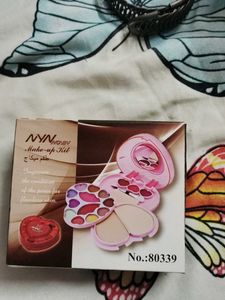 unused eyeshadow pallete