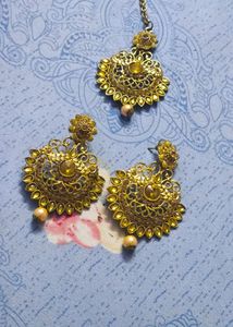 Elegant Gold Tone Maang Tikka & Earrings Set