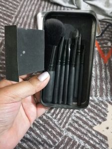 MAC 7 Make Up Brush Set In Black Colour