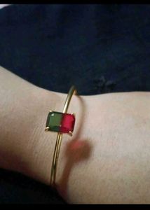 Gold Tone Bracelet with Dual Color Stone