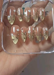 Elegant Floral Press-On Nails