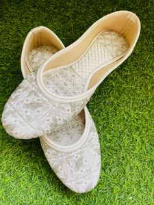 New Embroidered Juttis / Flats