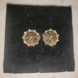 Earrings \studs