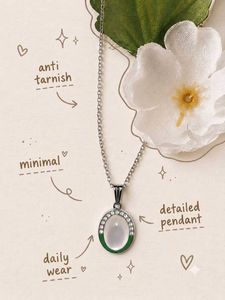 Dainty Emerald Oval Pendant Necklace 🌿