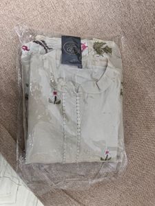 Elegant Cream Kurta Set with Floral Embroidery