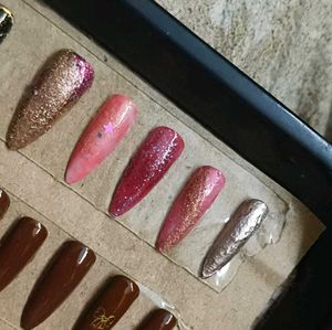 Sparkling Press-On Nails Set