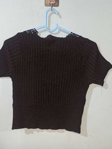 Chic Black Lace Trim Cropped Top