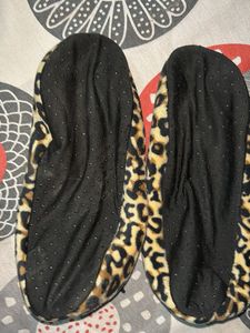 Cozy Leopard Print Socks