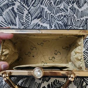 🏴Vintage Cara Black Box Handbag🏴