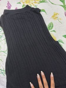Sleeveless Black Mock Neck Sweater Top