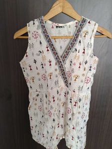 Unique Tribal Print Sleeveless Kurta Top