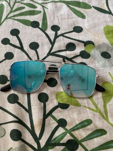 Stylish Aviator Sunglasses with Blue Mirrored Lens