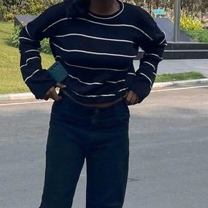 Curve crew neck knitted jumper in black