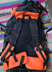 Trekking bag with pockets