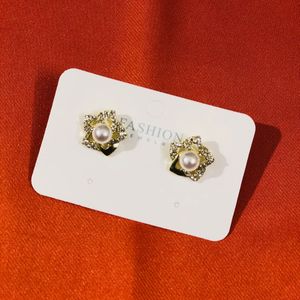 🥀Elegant Pearl & Crystal Stud Earrings 🥀