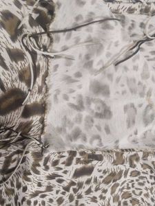 Elegant Cream Dupatta with Golden Stripes