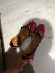 Vibrant Pink ghungroo jutti