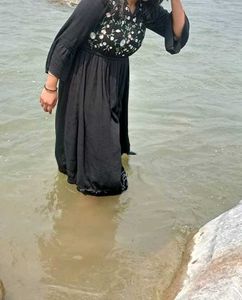 😍 Black Midi Dress